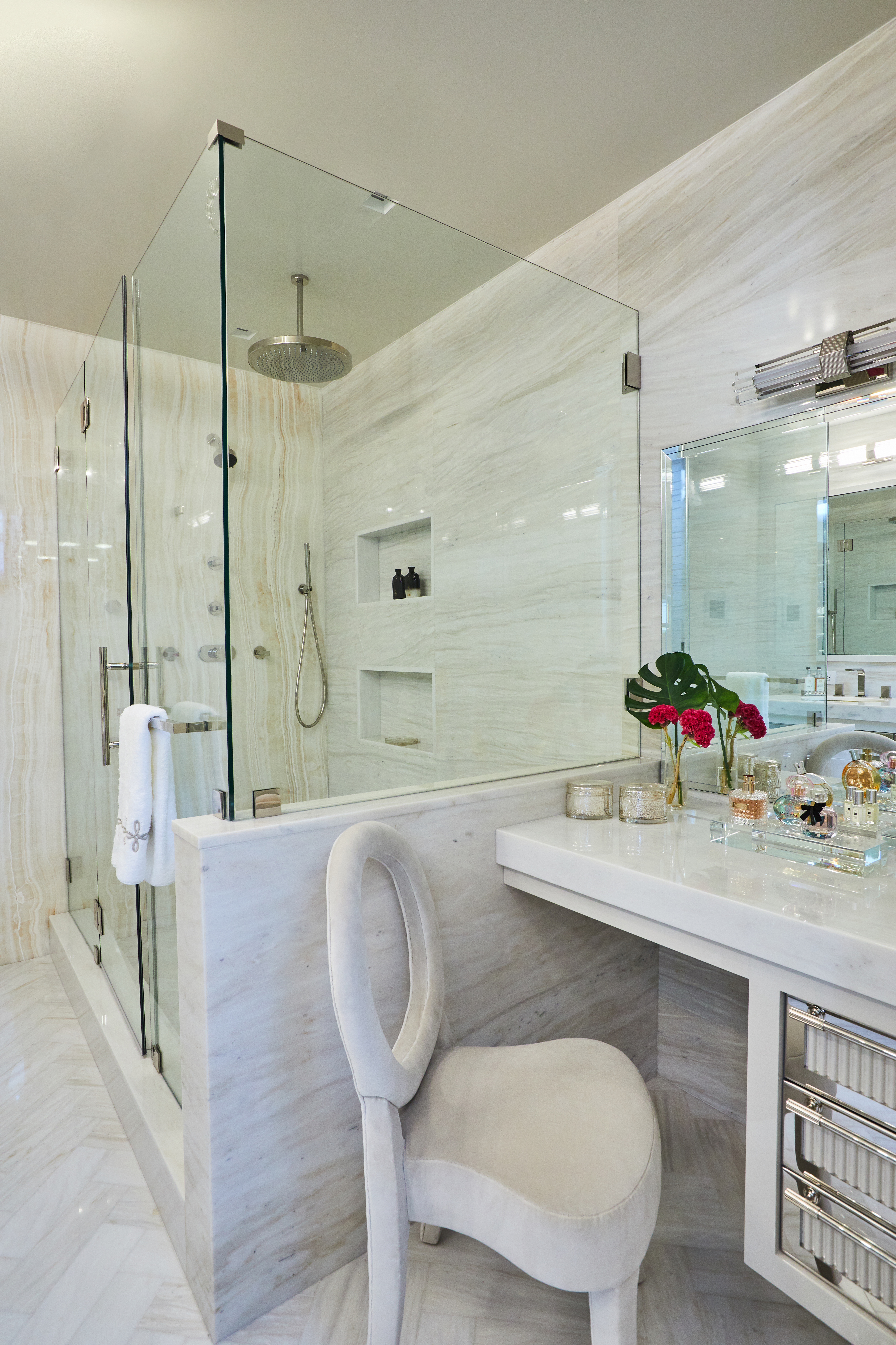 Bathroom accent lighting off