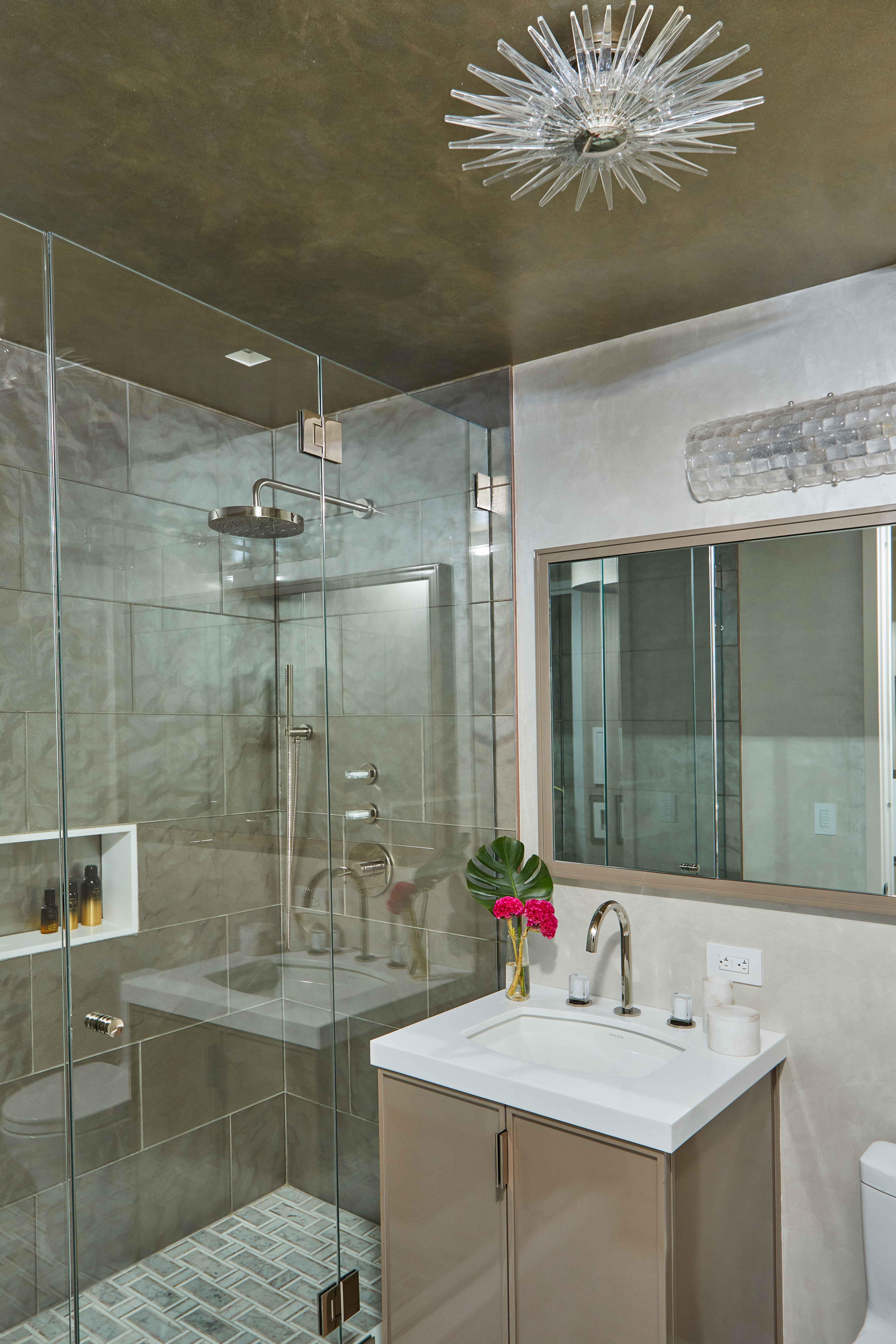 Bathroom lighting off