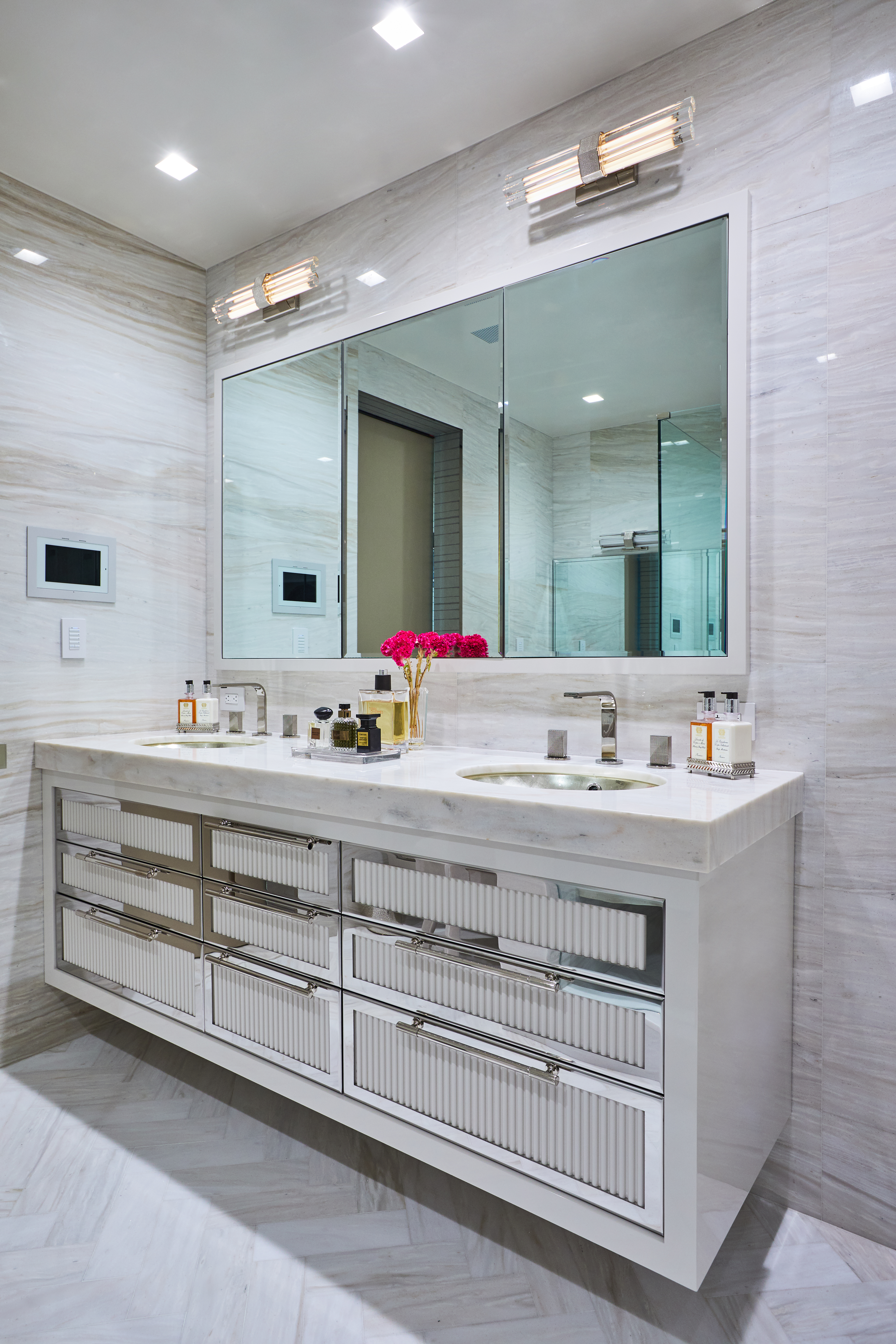 Bathroom vanity lighting on