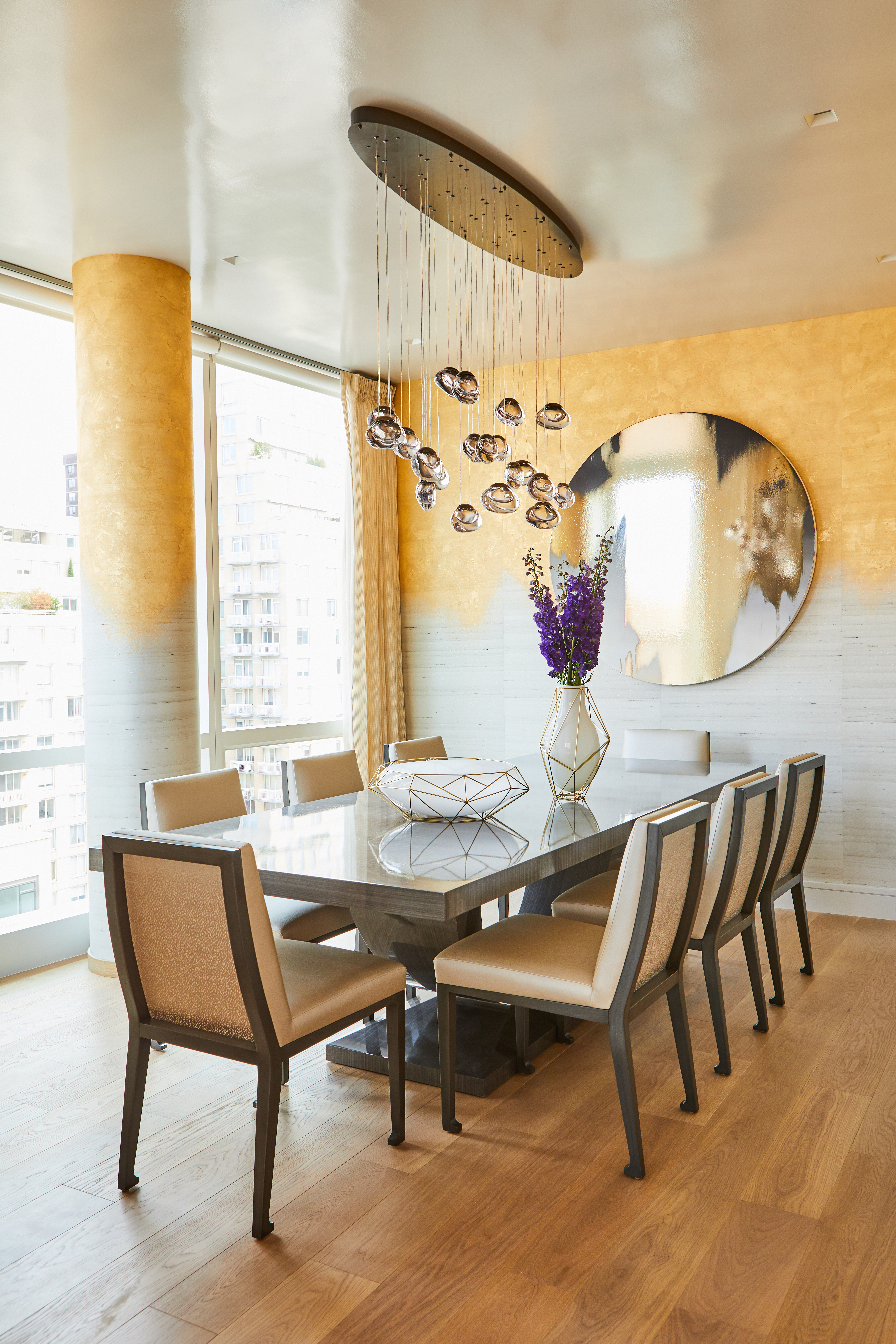 Dining room lighting off